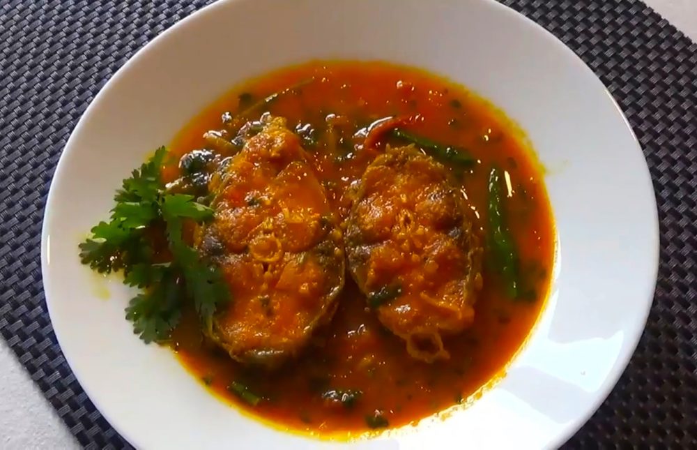 Fish curry with cherry tomato